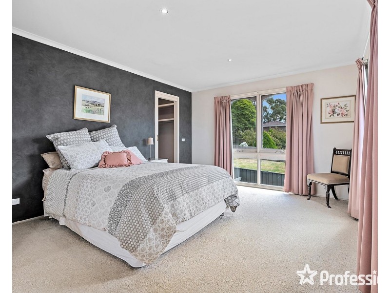 14 Beenak Road, Wandin North VIC 3139