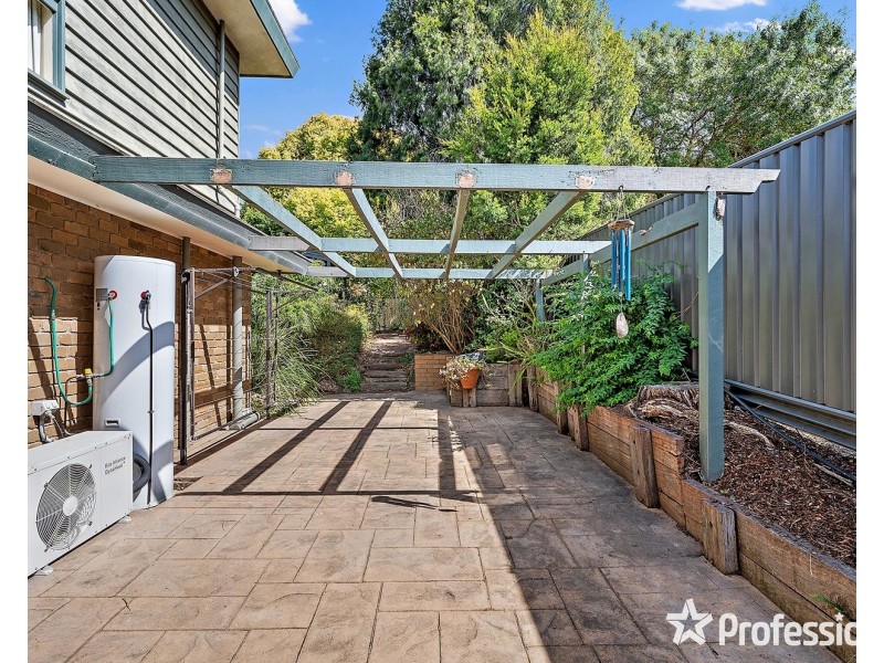 14 Beenak Road, Wandin North VIC 3139