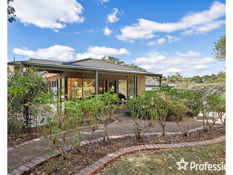 14 Beenak Road, Wandin North VIC 3139