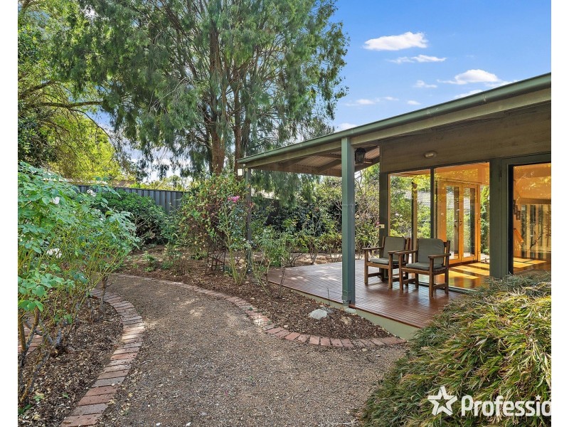 14 Beenak Road, Wandin North VIC 3139