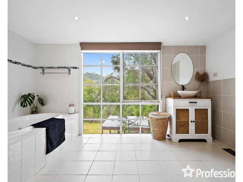 107 Commercial Road, Mount Evelyn VIC 3796