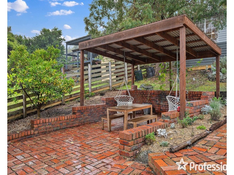 107 Commercial Road, Mount Evelyn VIC 3796