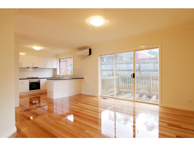 2/82 Hereford Road, Mount Evelyn VIC 3796