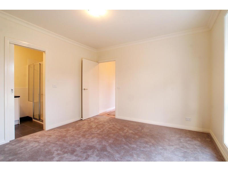 2/82 Hereford Road, Mount Evelyn VIC 3796