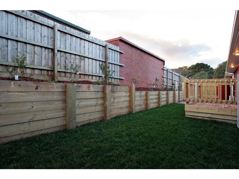 2/82 Hereford Road, Mount Evelyn VIC 3796