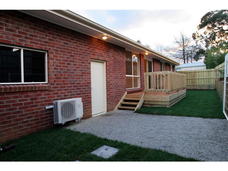 2/82 Hereford Road, Mount Evelyn VIC 3796