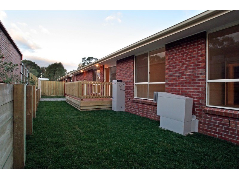 2/82 Hereford Road, Mount Evelyn VIC 3796