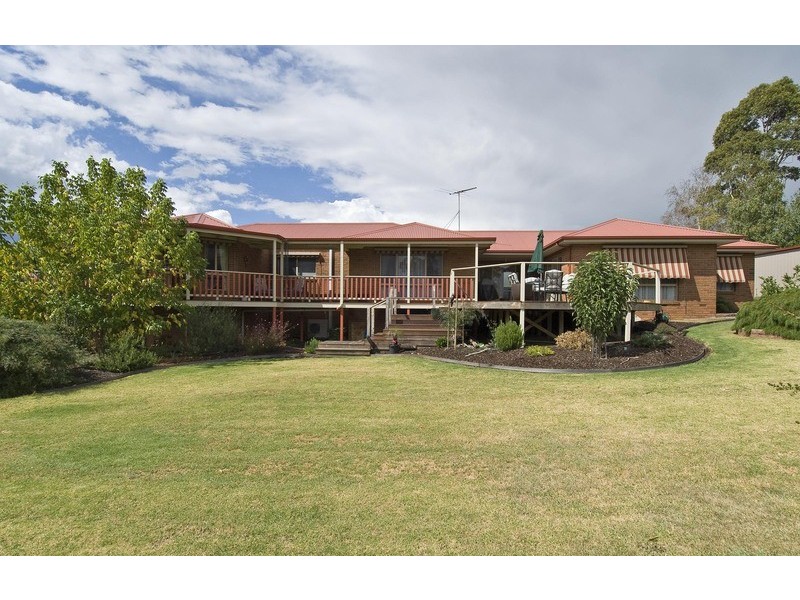 25 Prospect Road, Wandin North VIC 3139