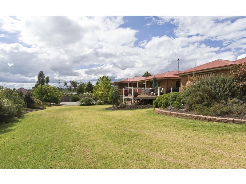25 Prospect Road, Wandin North VIC 3139