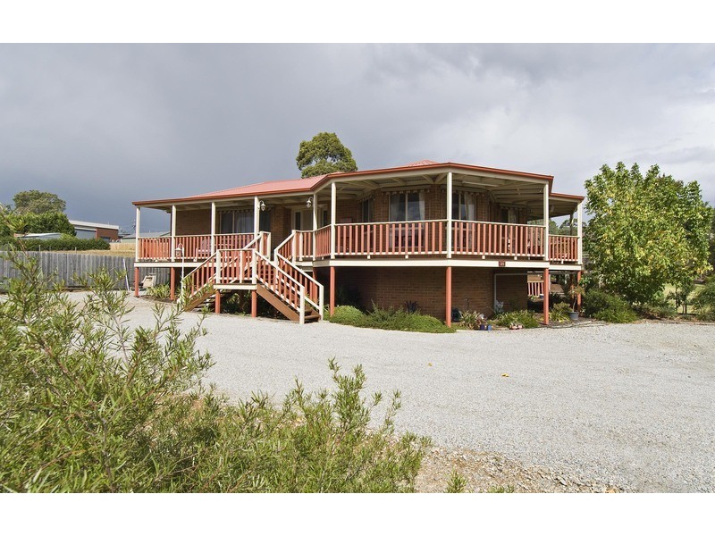 25 Prospect Road, Wandin North VIC 3139