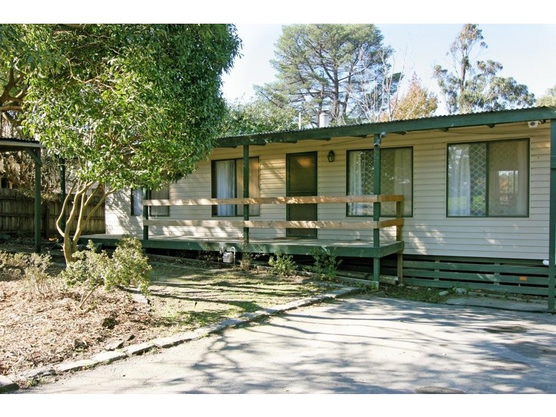 8 Wanda Avenue, Wandin North VIC 3139