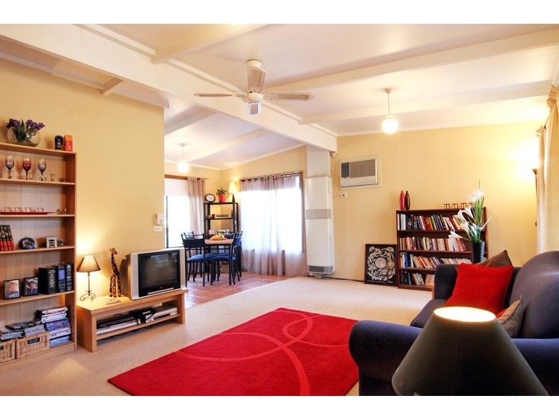 8 Wanda Avenue, Wandin North VIC 3139