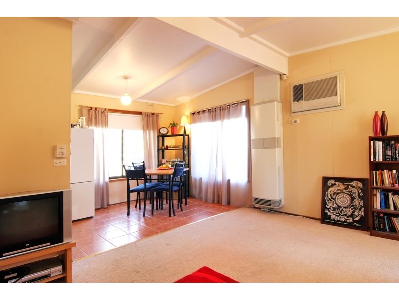 8 Wanda Avenue, Wandin North VIC 3139