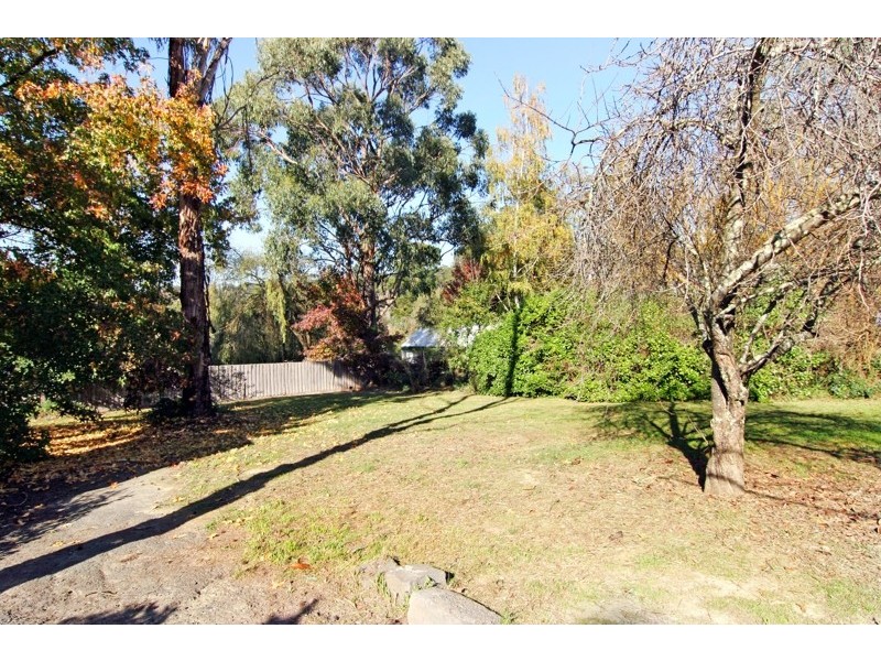 8 Wanda Avenue, Wandin North VIC 3139