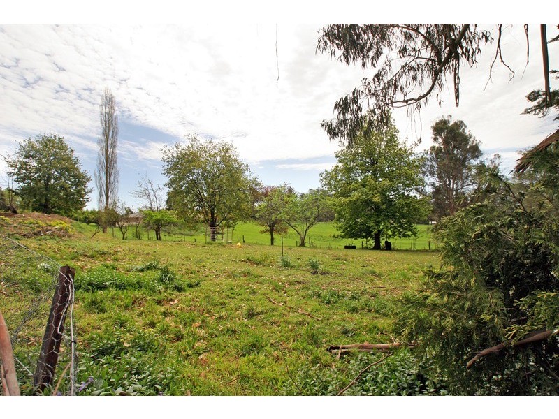 409 Warburton Highway, Wandin North VIC 3139