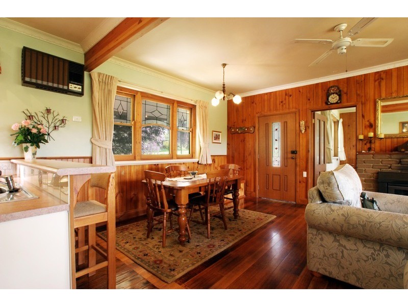 17 Bailey Grove, Wandin North VIC 3139