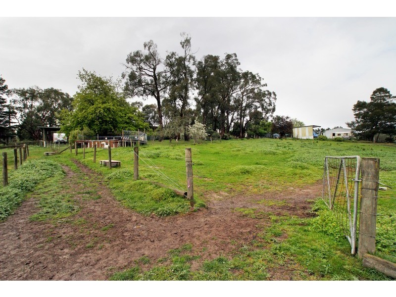 17 Bailey Grove, Wandin North VIC 3139