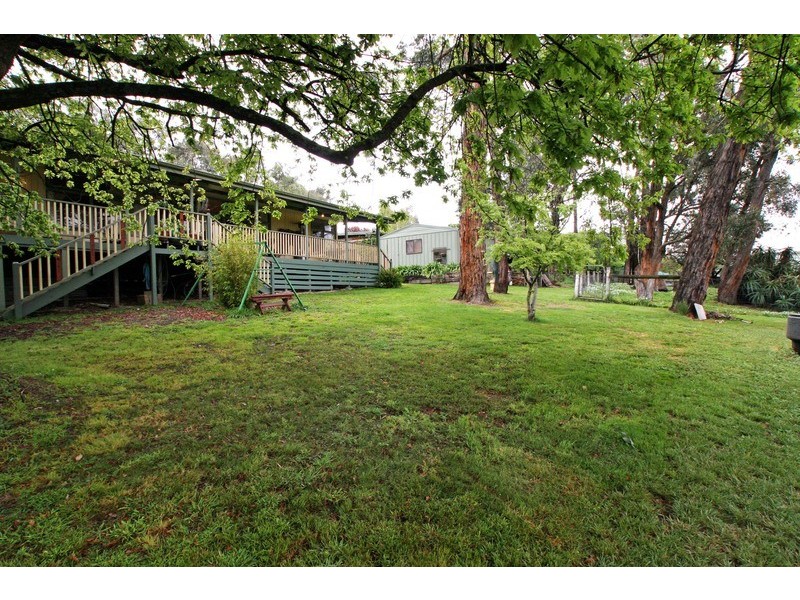 17 Bailey Grove, Wandin North VIC 3139