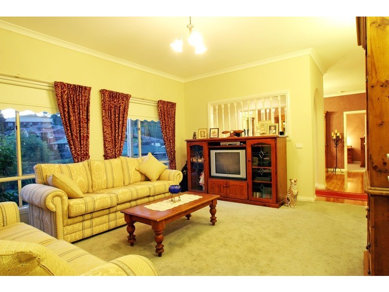 11 Ashley Court, Seville VIC 3139