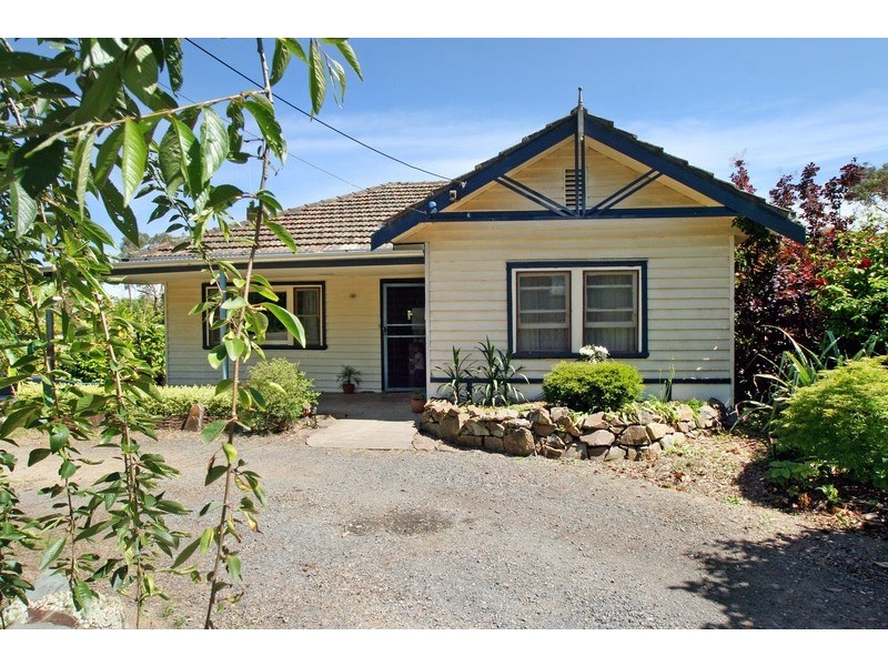 11 Dorothy Road, Mount Evelyn VIC 3796