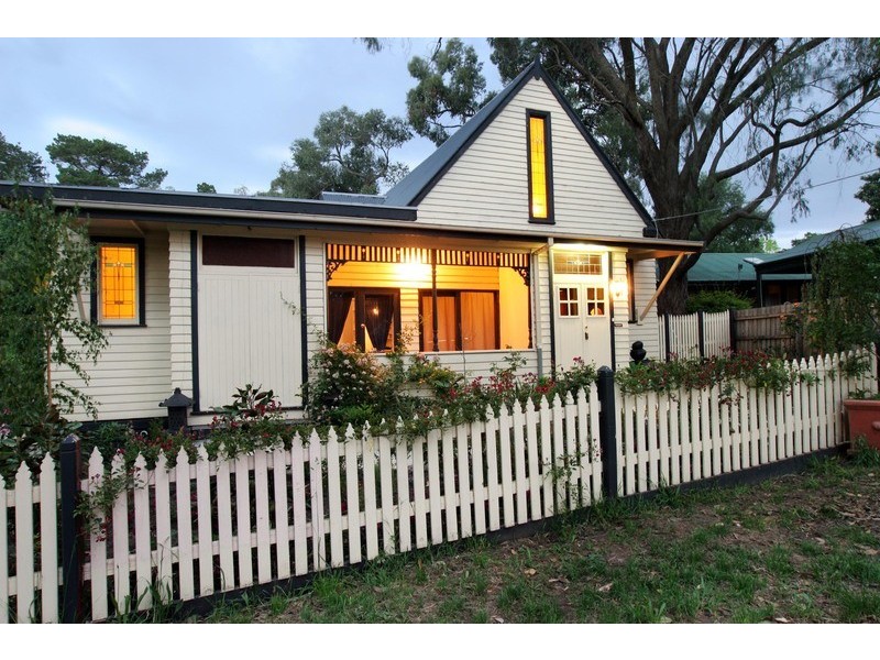 6 Monbulk Road, Mount Evelyn VIC 3796