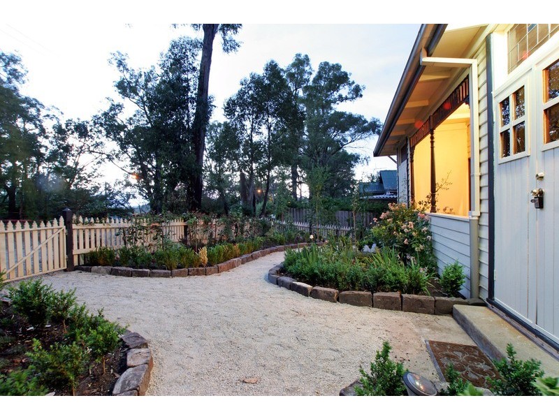 6 Monbulk Road, Mount Evelyn VIC 3796