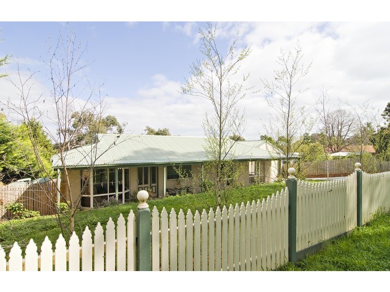22 Edmond Crescent, Wandin North VIC 3139