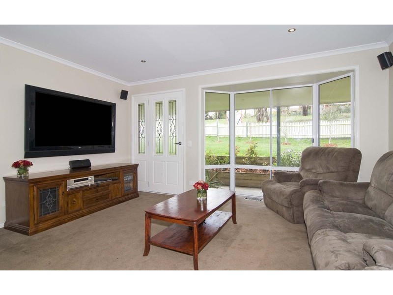 22 Edmond Crescent, Wandin North VIC 3139