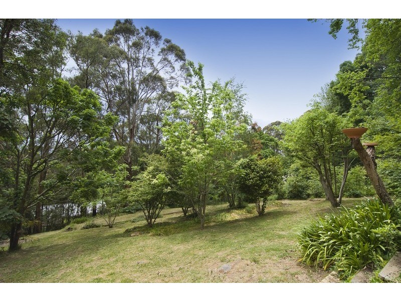 8 Scenic Crescent, Kalorama VIC 3766