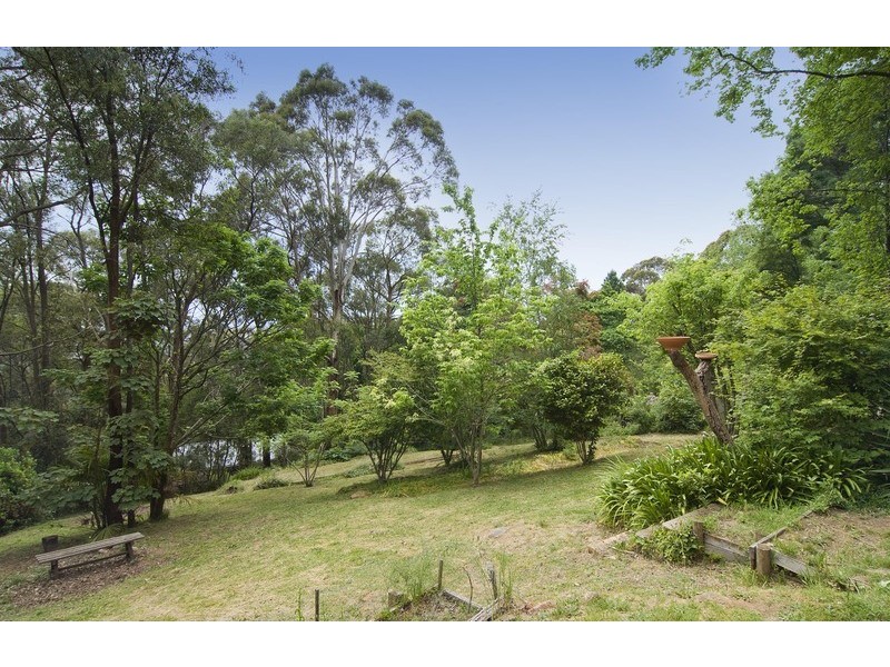 8 Scenic Crescent, Kalorama VIC 3766