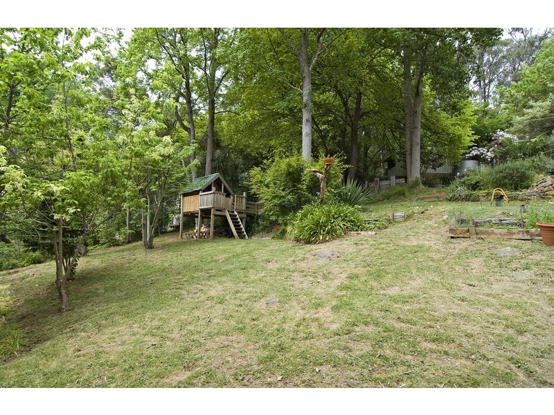 8 Scenic Crescent, Kalorama VIC 3766