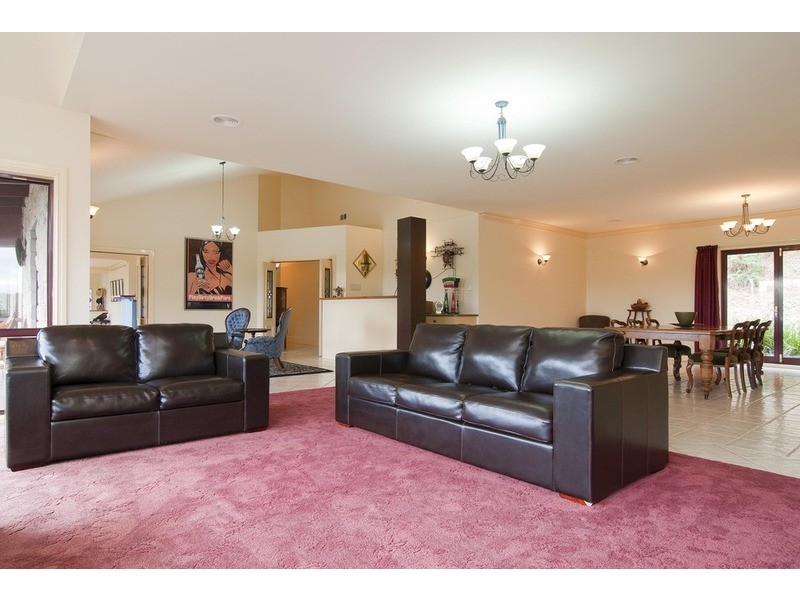 17 Thomas Crescent, Lilydale VIC 3140