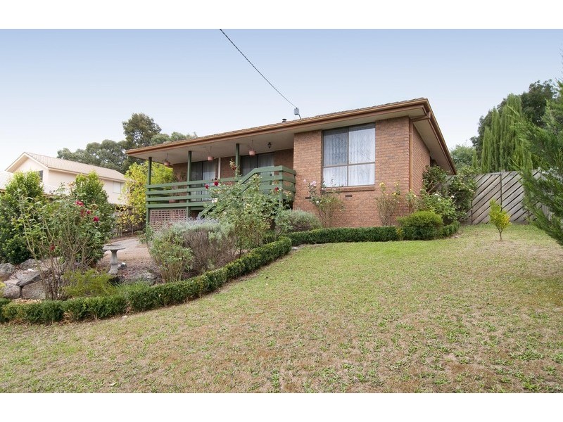 17 Penola Drive, Seville VIC 3139