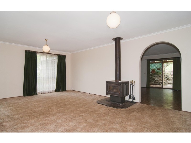 17 Penola Drive, Seville VIC 3139