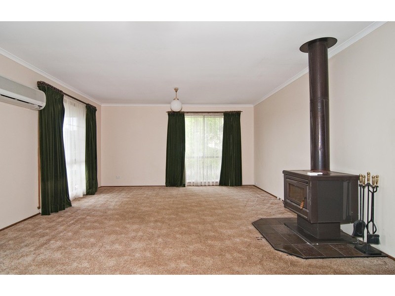 17 Penola Drive, Seville VIC 3139