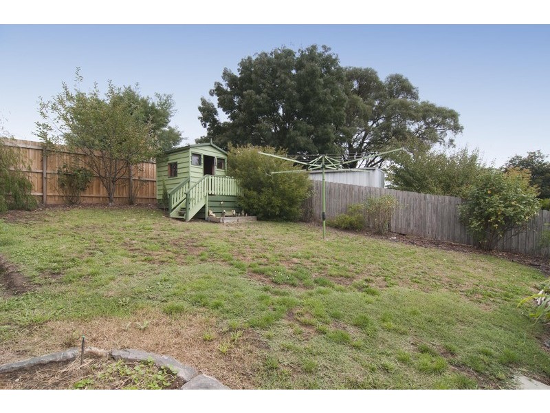 17 Penola Drive, Seville VIC 3139