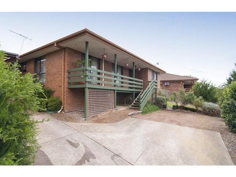 17 Penola Drive, Seville VIC 3139
