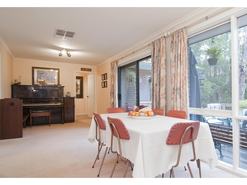 25 Railway Road, Mount Evelyn VIC 3796