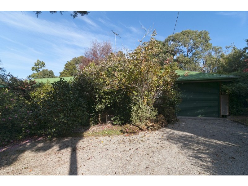 9 Warreena Grove, Chum Creek VIC 3777