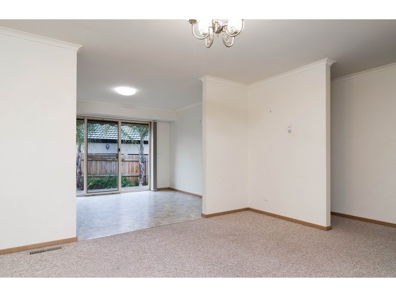 2/137 Cambridge Road, Mooroolbark VIC 3138
