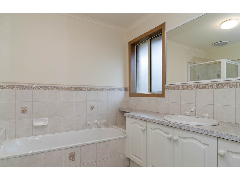 2/137 Cambridge Road, Mooroolbark VIC 3138