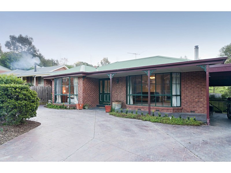 8 Ashley Court, Seville VIC 3139