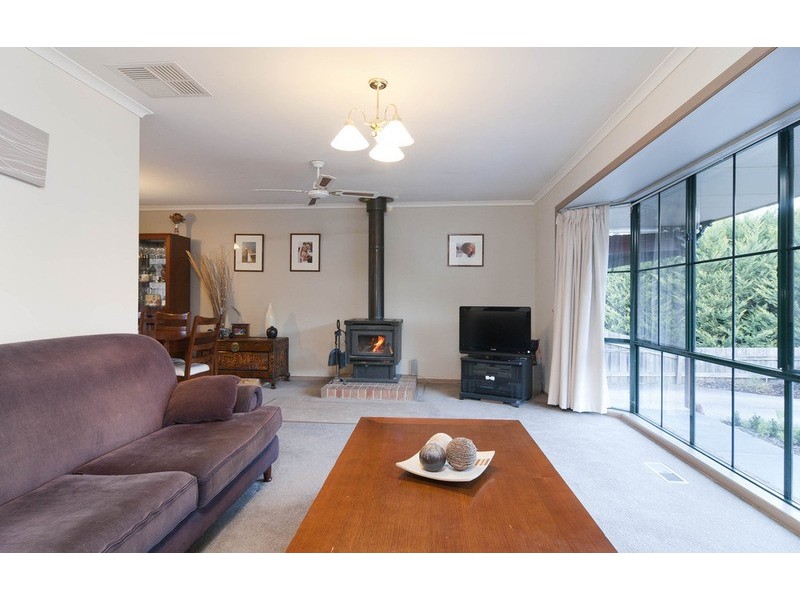 8 Ashley Court, Seville VIC 3139