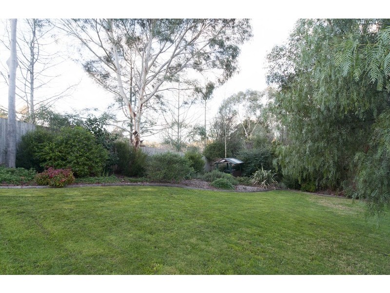 8 Ashley Court, Seville VIC 3139