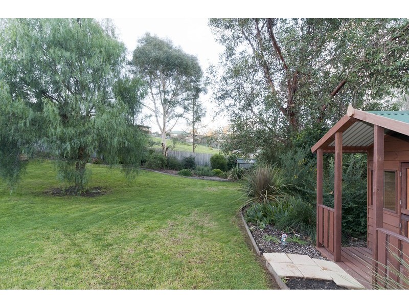 8 Ashley Court, Seville VIC 3139