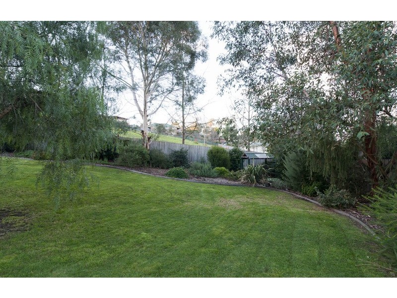 8 Ashley Court, Seville VIC 3139