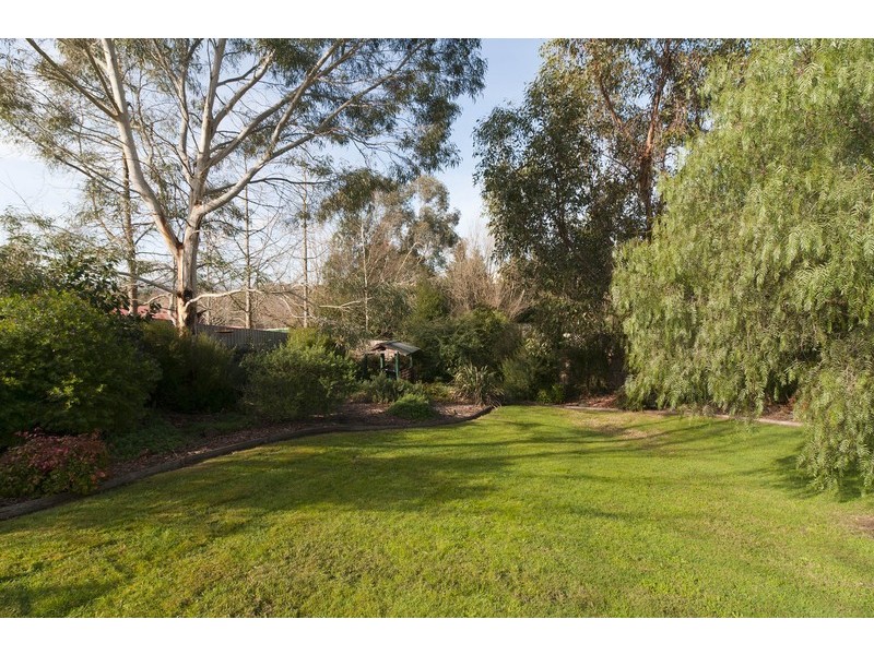 8 Ashley Court, Seville VIC 3139