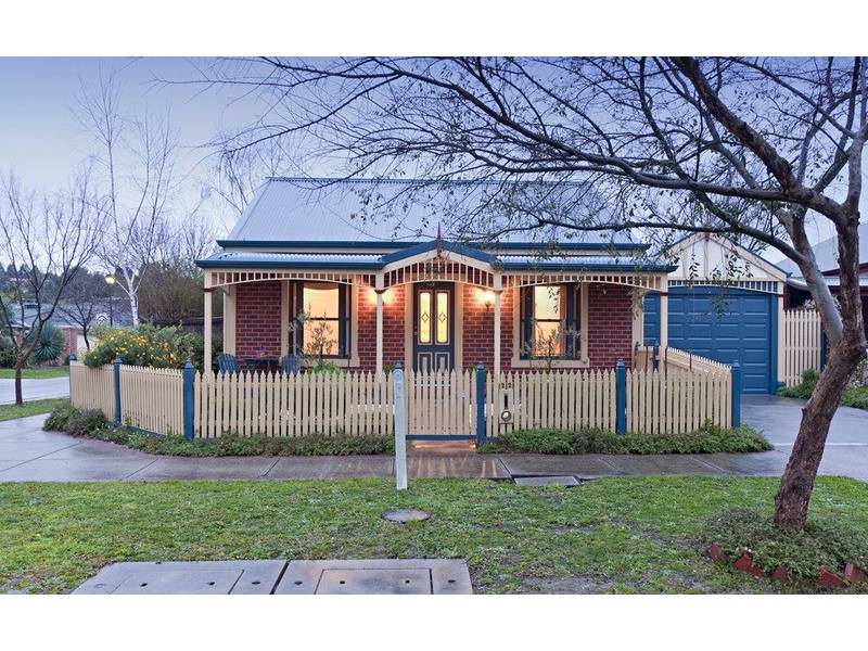 22 Chatswood Grove, Chirnside Park VIC 3116