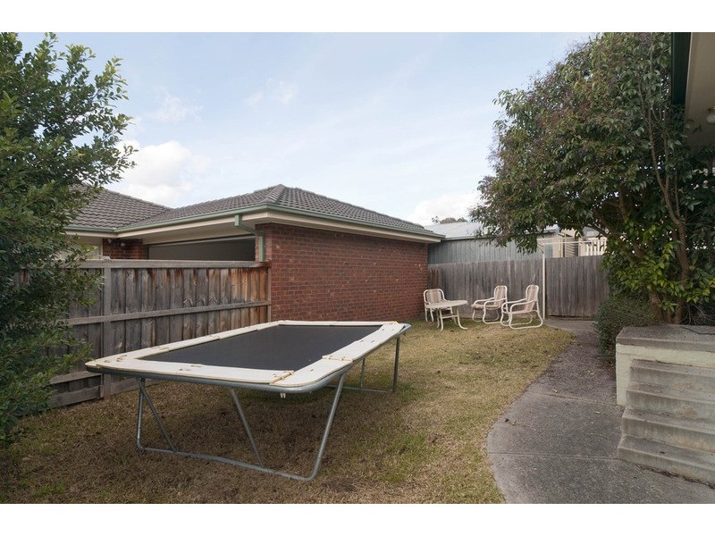 1/17 Abraham Drive, Croydon VIC 3136