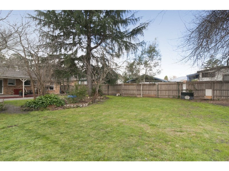 12 Swinburne Avenue, Mooroolbark VIC 3138